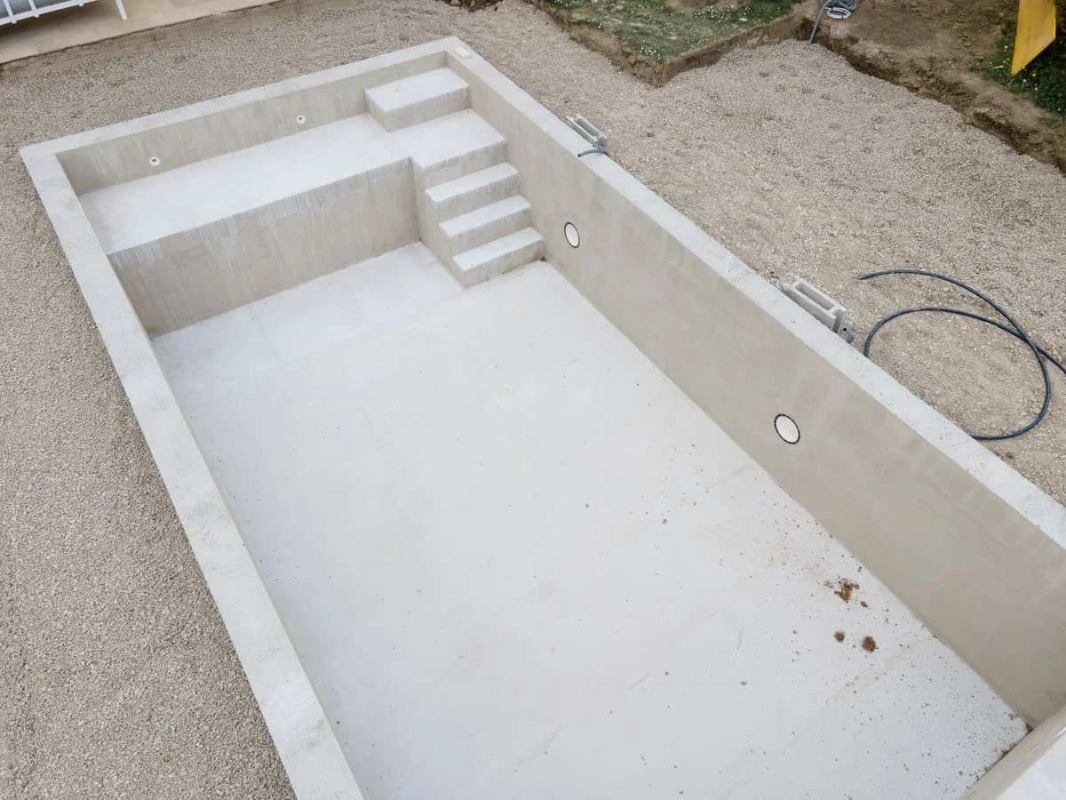 Réaliser une construction de piscine sur mesure avec MGO PISCINES